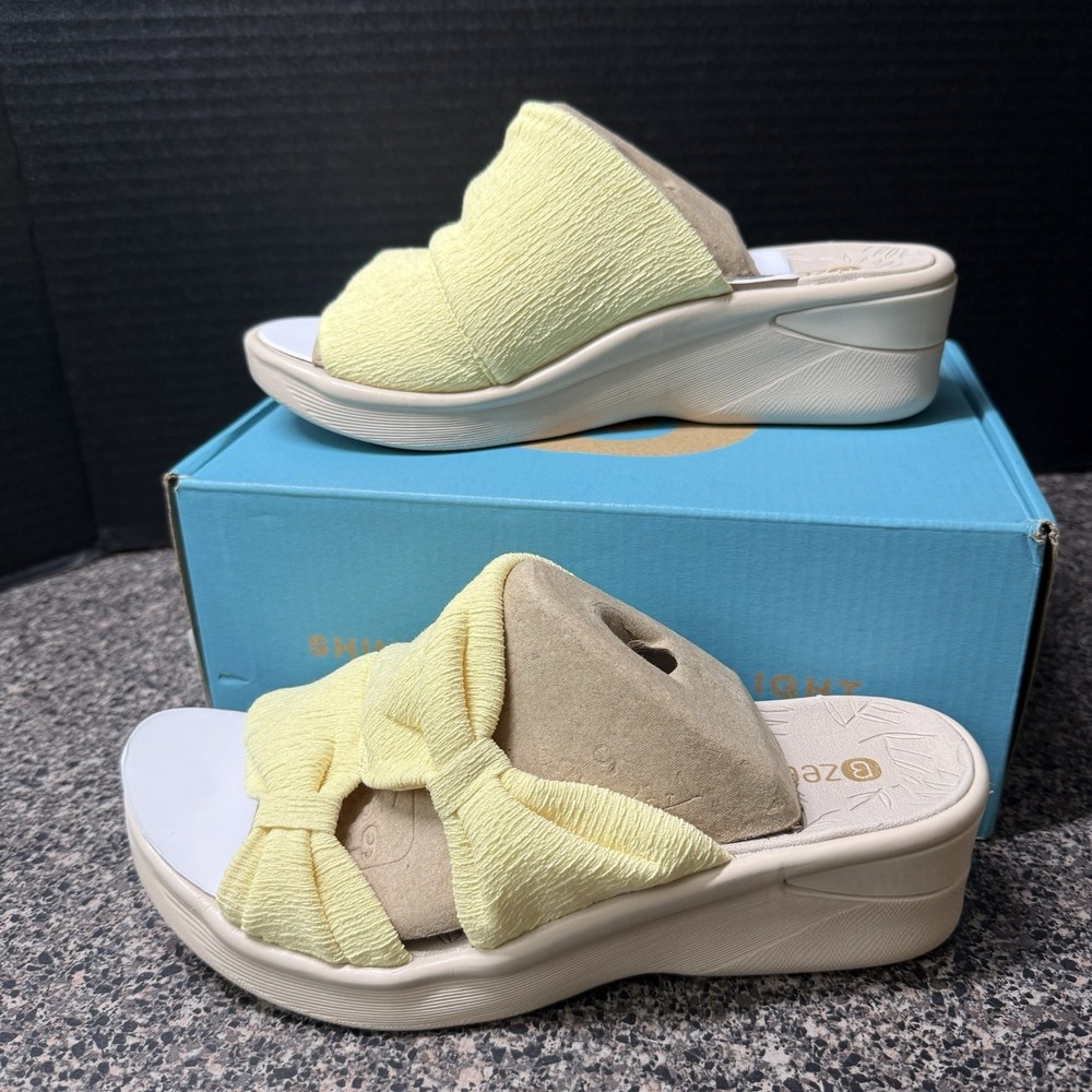 Bzees Smile More Sandals 8.5W Butter Yellow Bow Comfort Slides Wedge Platform